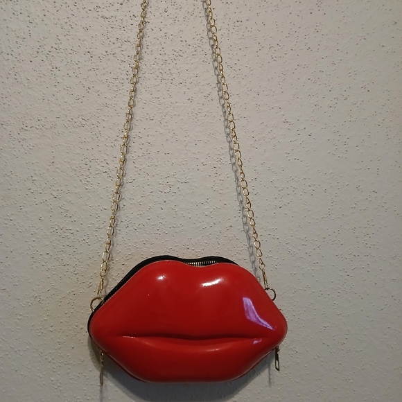 Handbags - Vintage Red Lip-Shaped Women's Bag